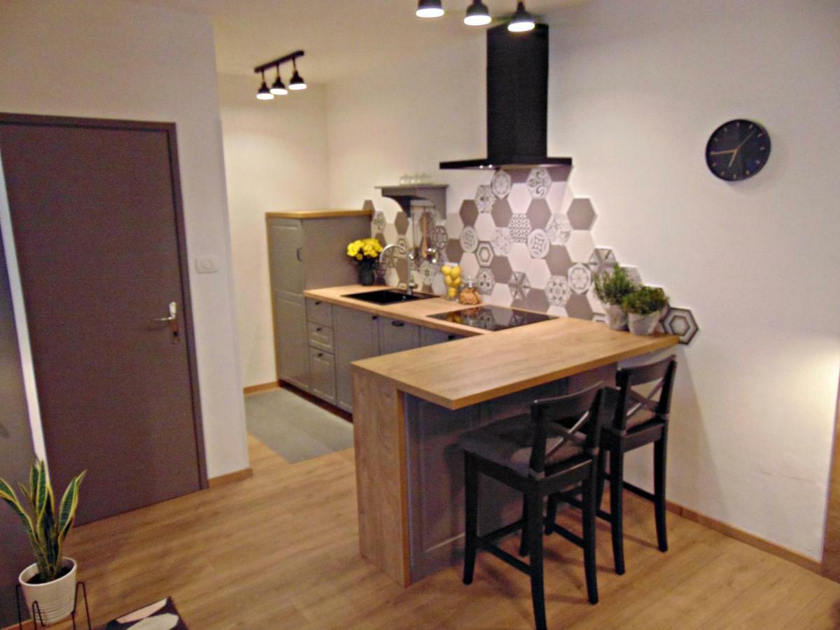 Apartments Glam โปเรช ภายนอก รูปภาพ