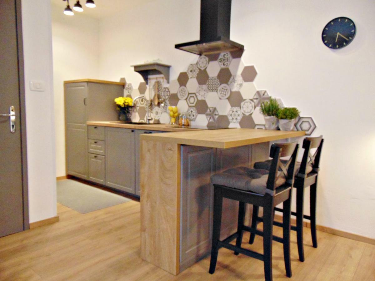 Apartments Glam โปเรช ภายนอก รูปภาพ
