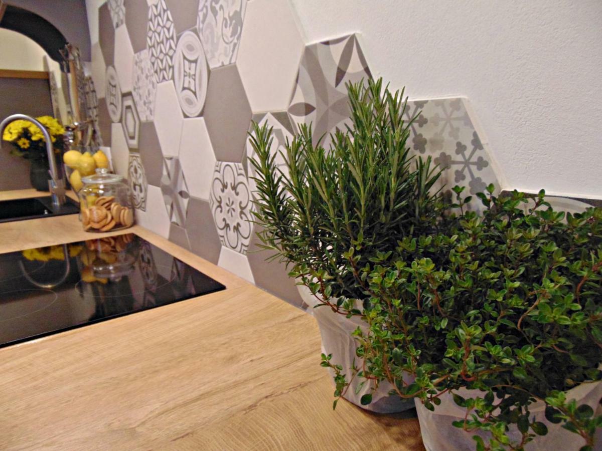 Apartments Glam โปเรช ภายนอก รูปภาพ
