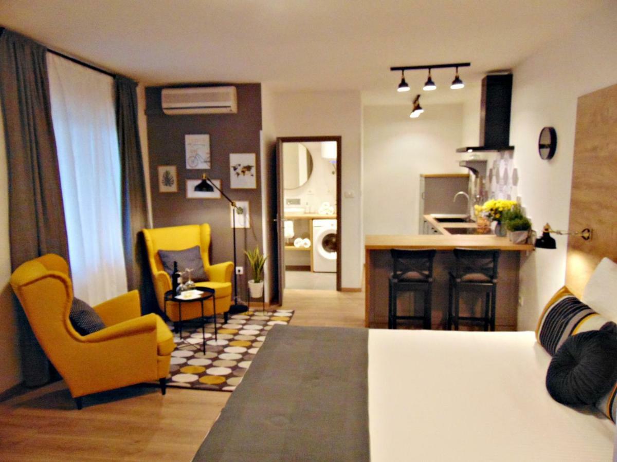Apartments Glam โปเรช ภายนอก รูปภาพ