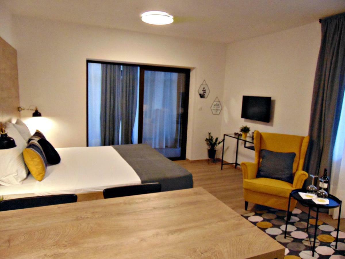Apartments Glam โปเรช ภายนอก รูปภาพ